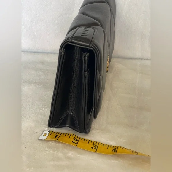 Vintage Chanel flap clutch quilted lambskin purse with gold Chanel CC logo. - Picture 14 of 15